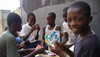 ©Don Bosco Mission Bonn Kinder in Abidjan beim Kartenspiel